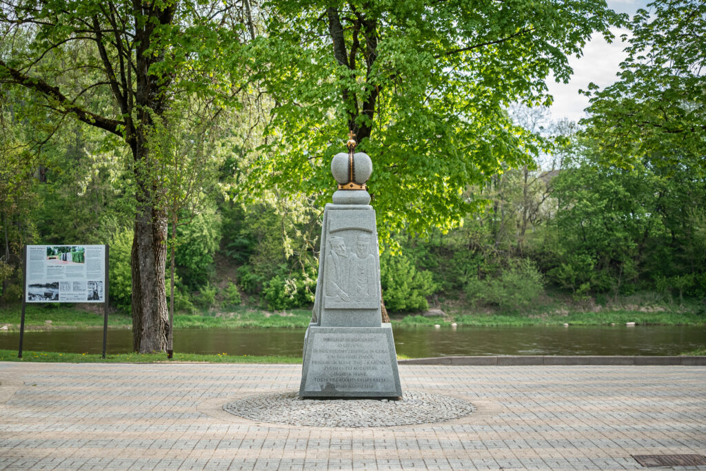 paminklas karūnos druskininkai