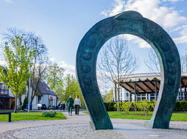 Skulptūra „Svetingumo vartai“