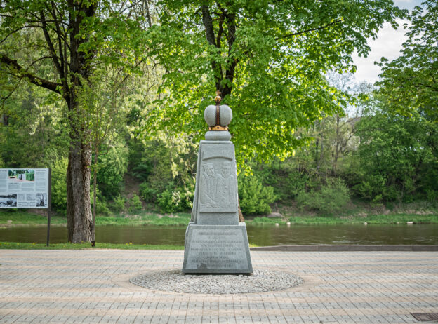 skulptūra ,, karūnos''